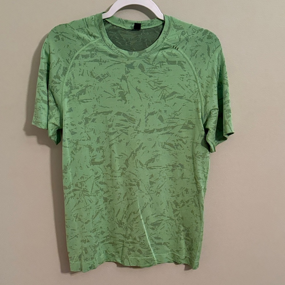 lululemon athletica Green Patterned Men's Short Sleeve Tee